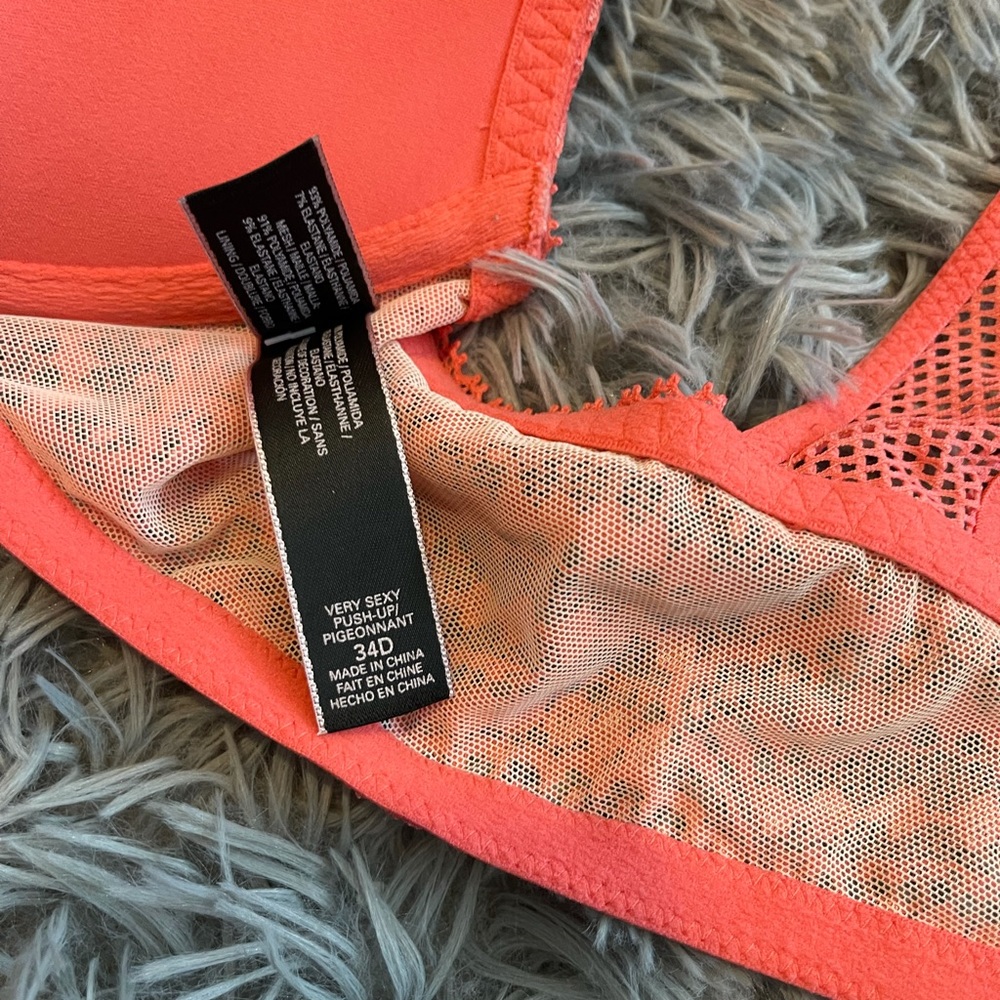 Victoria Secrets Bra - Picture 2 of 4